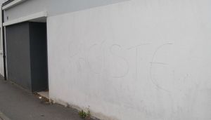"Raciste" tagué sur la maison de Deschamps !