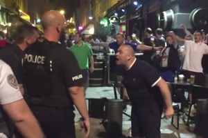PREMIERS DÉBORDEMENTS À L'EURO: À MARSEILLE, DES SUPPORTERS ANGLAIS AFFRONTENT DES POLICIERS APRÈS AVOIR CHANTÉ "EI OÙ ES-TU?" (VIDÉOS)