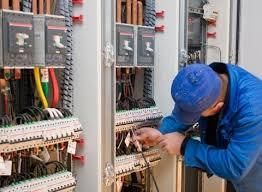 Un électricien polyvalent et compétent