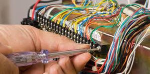 Un électricien expert peut vous impressionner avec un travail soigné