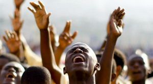 QUAND LA CROYANCE EN DIEU ARRANGE LES POUVOIRS POLITIQUES EN AFRIQUE