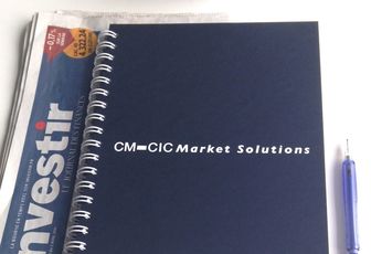 Un cahier personnalisé bleu marine et blanc... pour une nouvelle identité !