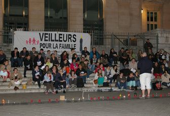 Les “veilleurs” anti mariage pour tous n’iront pas aux Champs