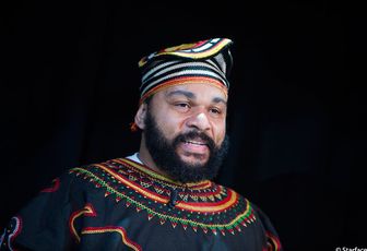 Dieudonné : le donneur de leçons anti-système profitait du système