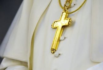 Des dizaines de millier de victimes de prêtres pédophiles contre 7 000 mariage gays