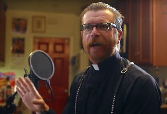 Étrange prêche de l’abbé François Schneider contre «Eagles of Death Metal» alors que le leader de ce groupe est aussi... Pasteur