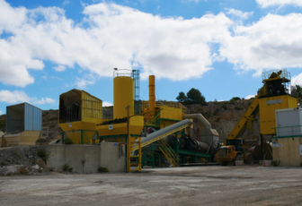 Les habitants de la Nerthe à l’attaque des fumées d’une usine de bitume - Marsactu - 30 Juin 2017