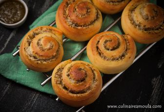 Petits pains escargots au pesto et mozzarella