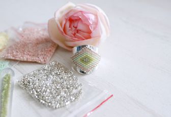 Une bague pour l'été {brick stitch}