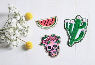 Broches thermocollées à paillettes