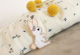 Petit lapin de Pâques en broche {brick stitch}