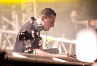 Tiësto club life 413 - february 28, 2015