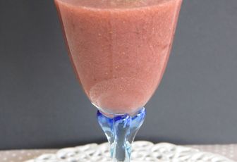 Smoothie fraises, menthe et concombre