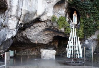 VOS INTENTIONS DE PRIERE DEPOSEES A LA GROTTE