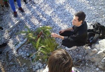 LES ENFANTS DU CATE ONT BATI UNE MAISON SUR LE ROC : JESUS CHRIST
