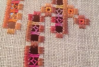 initiales Hardanger et petit jeu