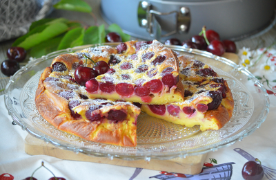 Clafoutis Rhubarbe Et Fraises Le Blog De C Est Nathalie Qui Cuisine