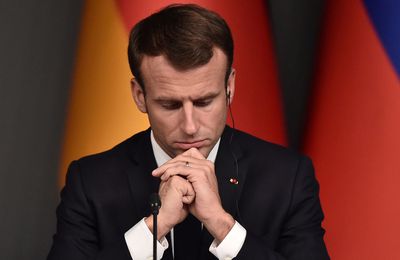 E. Macron reclus à l'Elysée: «ne sort plus sans se maquiller tellement il est marqué» 