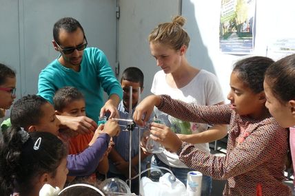 Expériences scientifiques pour mieux comprendre le phénomène des changements climatiques et leurs impacts sur notre planète.