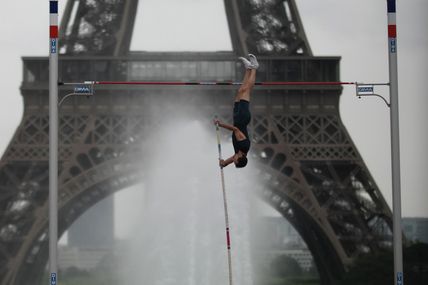 Sergei BUBKA, Renaud LAVILLENIE : Saut à la perche au Trocadéro (28/06/2014)