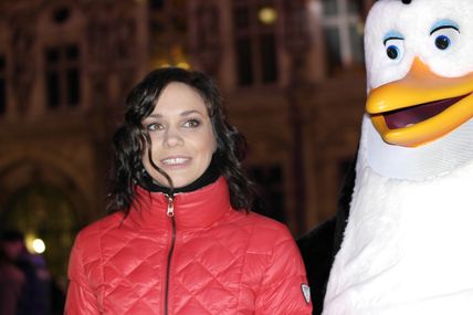 NATHALIE PECHALAT INAUGURE LA PATINOIRE DE LA MAIRIE DE PARIS (16/12/2014)