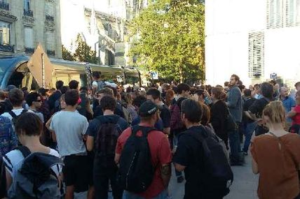 Hier à Bordeaux Offensive générale de l’extrême droite contre les migrants.