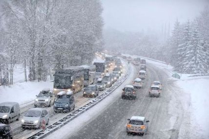 Il neige, neige-t-il? It snows, isn't it?