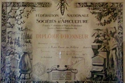 Apiculture à Notre Dame Des Millieres