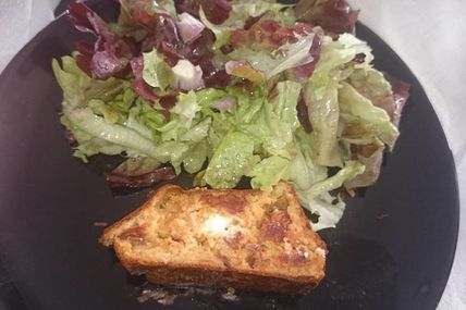 Cake jambon, fêta et tomates séchées