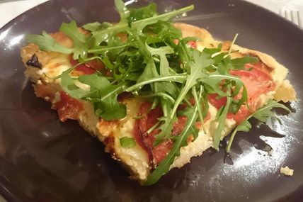 Tarte ricotta et tomates et sa roquette