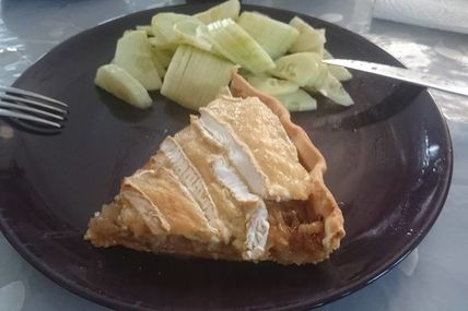 Tarte aux échalotes confites et camembert