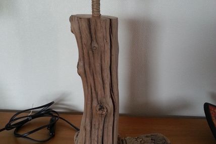 Jolie lampe naturelle en bois flotté