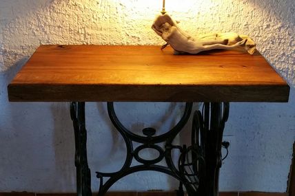 Meuble de machine à coudre détourné.