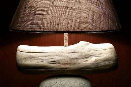Lampe "laisse de mer" bois flotté - corde - galet