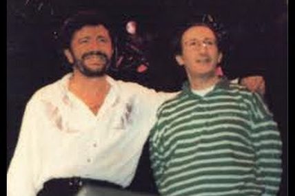 Matoub et Idir chantent en duo au Zénith de Paris en 1995!