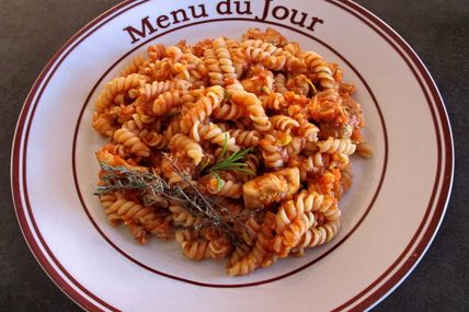 Pâtes à la sauce aux légumes et pancetta