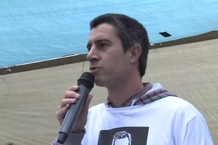 NUIT DEBOUT : l’intervention de François RUFFIN, place de la République à Paris devant un nombreux auditoire, le samedi 40 mars ( 9avril2015)