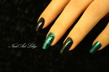 Nail art gouttes au vernis spécial débutantes