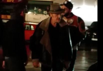 VIDÉO EXCLUSIVE DE L'ARRIVÉE DE JOHNNY HALLYDAY AU ZÉNITH D'AMIENS DÉCEMBRE 2015 EN COMPAGNIE DE YODELICE