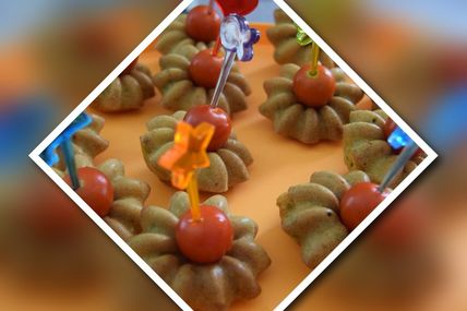 Minis cakes aux herbes et sa tomate cerise