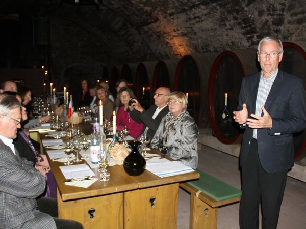 Harmonie von Käse und Wein zum Abschluss des 20jährigen deutsch-französischen Partnerschaftsjubiläums - Eva Trampe neue Veitshöchheimer Partnerschaftsbeauftragte
