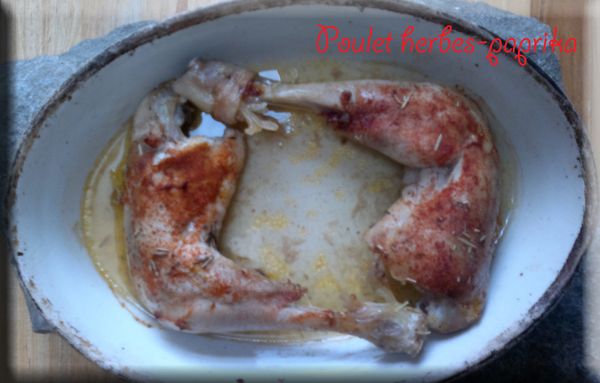Poulet herbes-paprika au four, sauce tomate-champignons