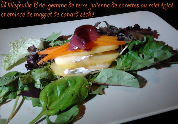 Millefeuille Brie-pomme de terre, julienne de carottes au miel épicé et émincé de magret de canard séché