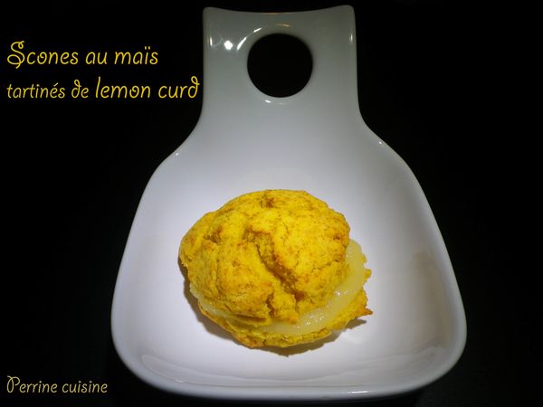 Scones au maïs et lemon curd