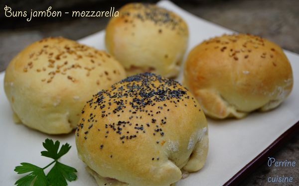 Bun's au jambon et mozzarella