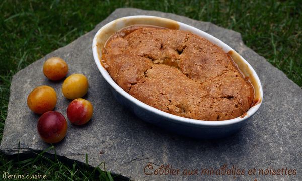 Cobbler très fruité aux mirabelles et noisettes