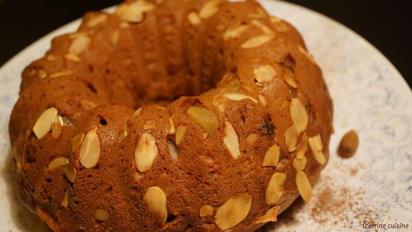Kougelhopf choco-cannelle aux raisins et à la pomme
