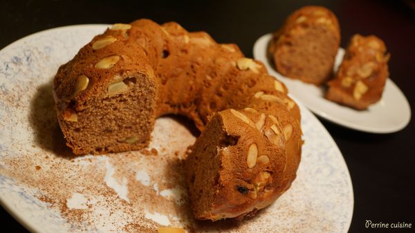 Kougelhopf choco-cannelle aux raisins et à la pomme