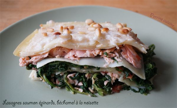Lasagnes épinards et saumon, noisettes et pignons de pin