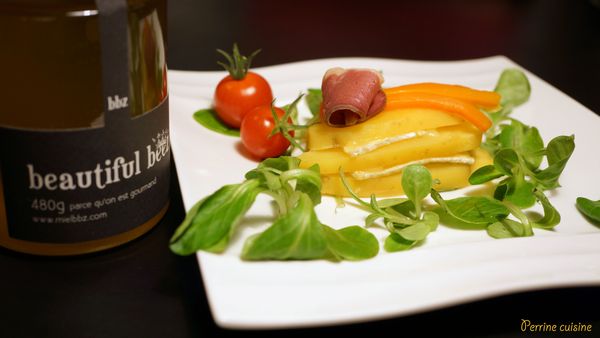 Millefeuille Brie-pomme de terre, julienne de carottes au miel épicé et émincé de magret de canard séché // au miel toutes fleurs Beautiful Beez